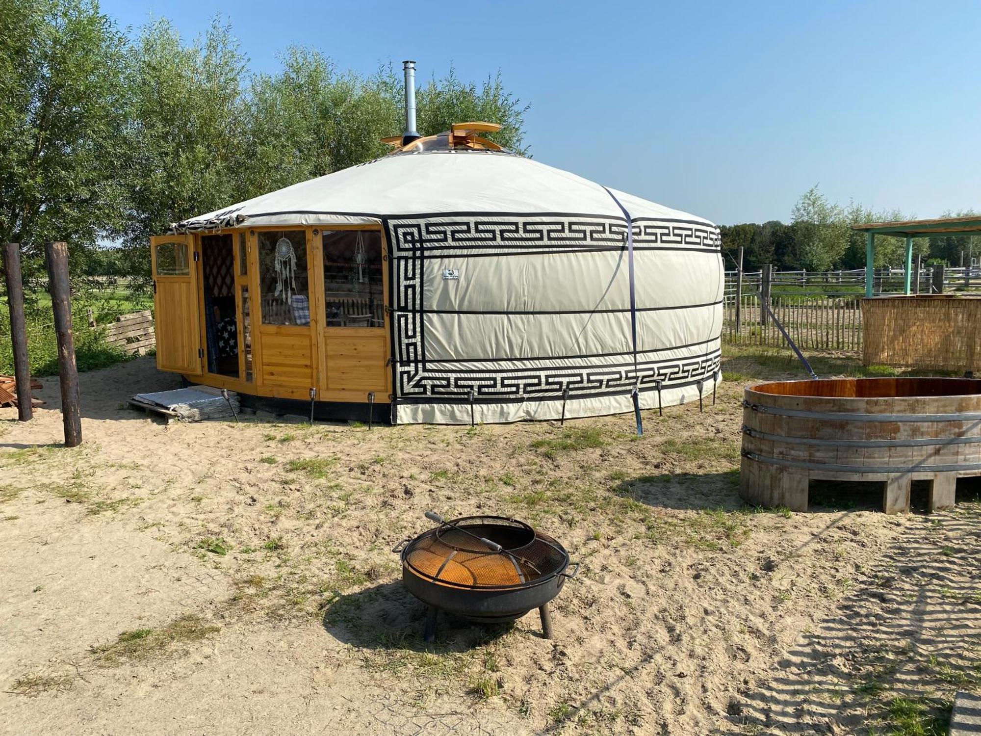 Отель Luxe Yurt Каудекерке Экстерьер фото